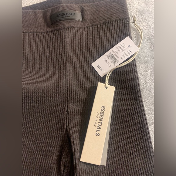 Essentials 2 piece - Picture 11 of 11